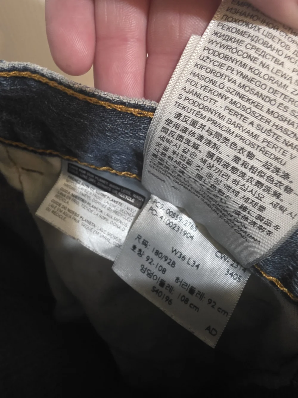 Levi's Men's Straight Jeans in Medium Blue Wash
